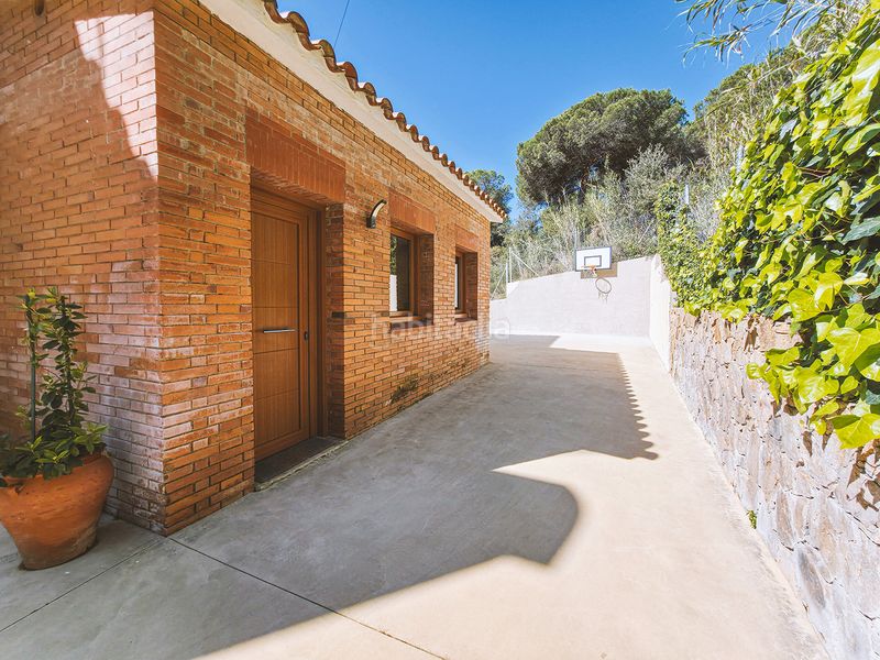 Foto ba9cf10b-2133-4740-a07b-bd041552cbf9. Casa amb xemeneia calefacció aparcament piscina a Sant Pol de Mar