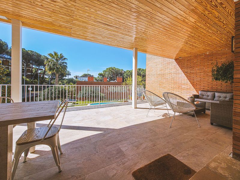 Foto cf8165bc-5ac2-4d54-bd85-450e3039f140. Casa amb xemeneia calefacció aparcament piscina a Sant Pol de Mar