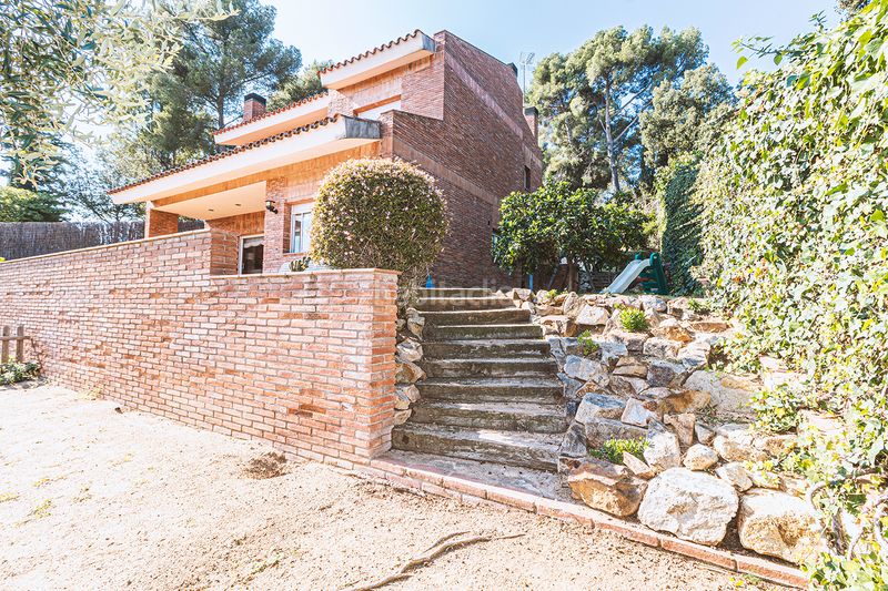 Foto 5d8f4cec-34da-4270-9891-100e5b21b18f. Chalet with fireplace heating parking in Urbanitzacions Sant Pol de Mar