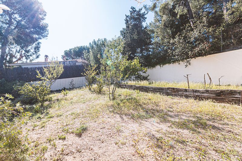 Foto b140e267-7105-4289-b2a6-eb17ee9d75bb. Chalet with fireplace heating parking in Urbanitzacions Sant Pol de Mar