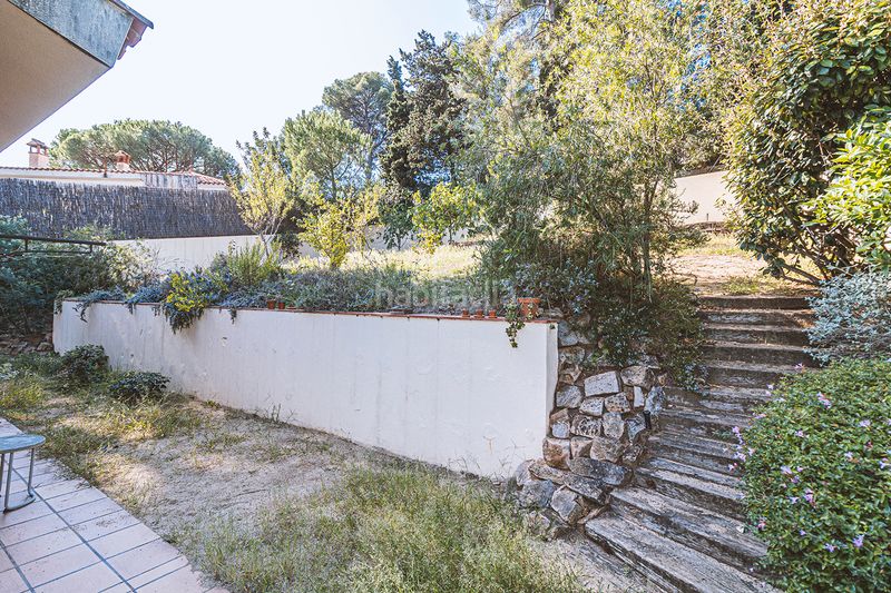 Foto fffe17fa-7cc1-45fb-8eed-e4915245c1b8. Chalet with fireplace heating parking in Urbanitzacions Sant Pol de Mar