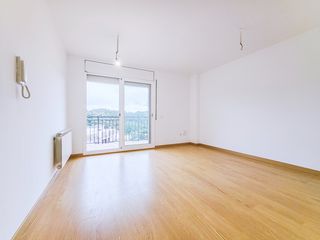Affitto Appartamento in Sant Cebrià de Vallalta. Alquiler para todo el año: piso de obra nueva con terraza en san