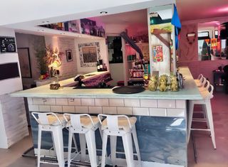 Local Comercial a Zona Martiánez. Bar muy conocida en venta en el corazón de puerto de la cruz