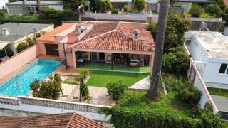 House in Las Cuevas - Los Gómez. Casa exclusiva en urbanización tranquila con vistas panorámicas
