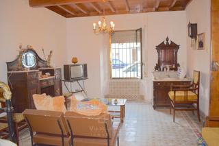 Maison à Miguel de cervantes 32. Gran casa con encanto e historia en babilafuente