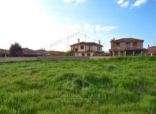 Terreny residencial  Calle el acueducto, villamayor. Parcela disponible en los almendros