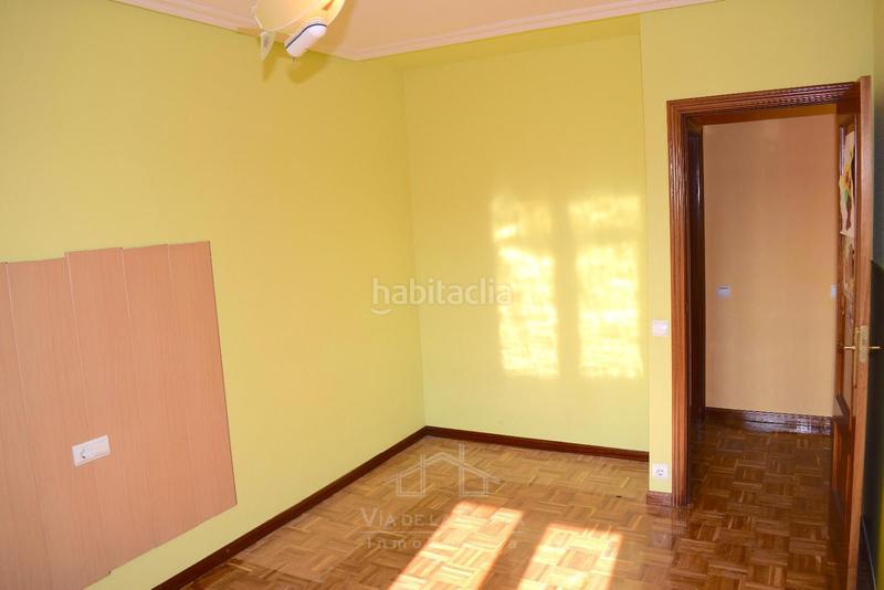 Foto 0b988ad7-77a4-4f8c-9dd8-559bb7603948. Casa adosada en sol 10 chalet con jardín y piscina en monterrubio en Monterrubio de Armuña