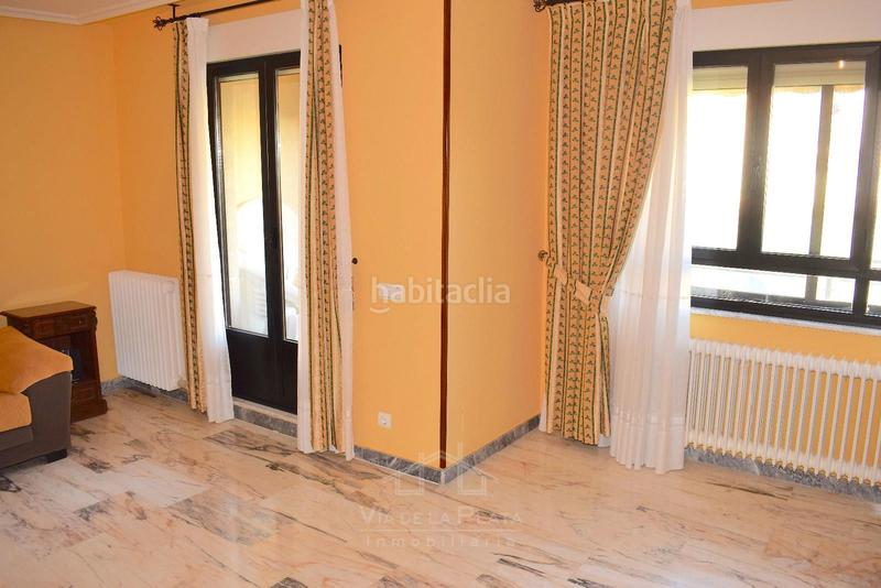 Foto c0825923-6521-416a-b06c-70d827a1188b. Casa adosada en sol 10 chalet con jardín y piscina en monterrubio en Monterrubio de Armuña