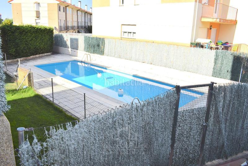 Foto c4009a44-80f5-49c1-ad19-5cd5ce7af9b5. Casa adosada en sol 10 chalet con jardín y piscina en monterrubio en Monterrubio de Armuña