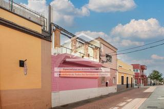 Edifici  Guaires. Local en el centro de gáldar