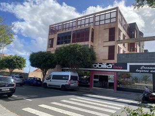 Parking coche  Pintor felo monzón. 14100  plazas de garaje  en 7 palmas