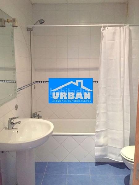 Foto a8f33fb8-9f83-4071-874e-6ba16bf50448. Alquiler apartamento fabuloso apartamento con todos los suministros incluidos, plaza de garaje y piscina comunitaria en temporada estival. disponible a en Sevilla