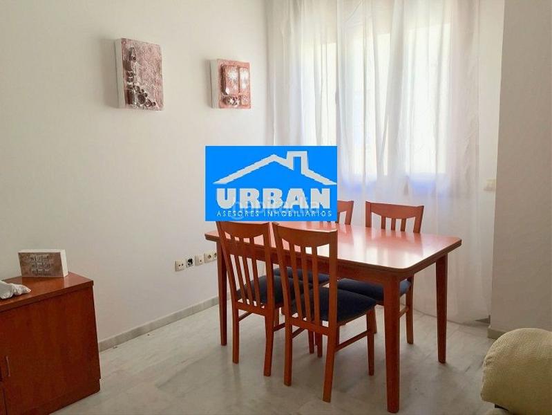 Foto bd540b22-f9d0-4cbb-b5af-7138e5300748. Alquiler apartamento fabuloso apartamento con todos los suministros incluidos, plaza de garaje y piscina comunitaria en temporada estival. disponible a en Sevilla