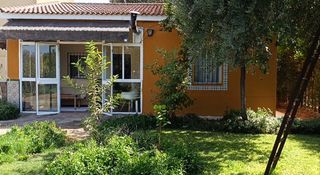 Miete Chalet  Urbanizacion el campillo. Estupendo chalet independiente muy próximo a sevilla, aerópolis,