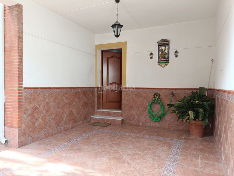 Foto f439b11d-bf3f-419d-a3e7-4b7f58e283e6. Lloguer casa amb aparcament a colores - entreparques Sevilla
