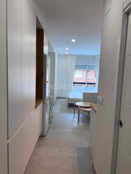 Foto ba273a25-594f-4526-87a5-3be8494621e2. Alquiler estudio fabuloso estudio amueblado con terraza en triana en Sevilla