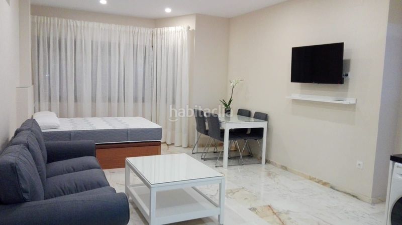 Foto 4d065880-81d9-45a3-85ae-0cea42874532. Lloguer estudi amb aparcament piscina a Urbadiez - Entrepuentes Sevilla