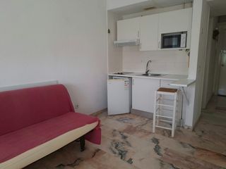 Rent Studio  Calle secoya. Estudio con garaje y piscina en sevilla este