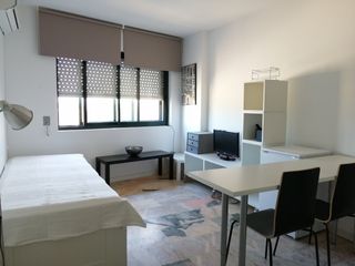 Alquiler Estudio en Parque Alcosa. Estudio amueblado con ascensor, piscina, calefacción y aire acon