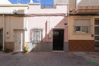 House in Plaza de Toros - Santa Rita. Casa en venta en almería