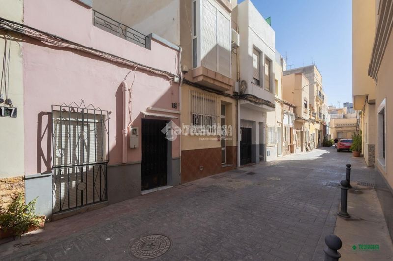 Foto b9198209-1269-4bc0-87fc-cecd21214c08. Casa a Plaza de Toros - Santa Rita Almería