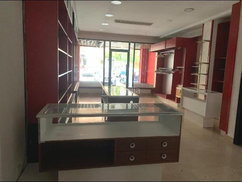 Foto 575a2442-9168-4d88-b28b-d067189ebb41. Alquiler local comercial  en venta o alquiler avda. del vena en Burgos