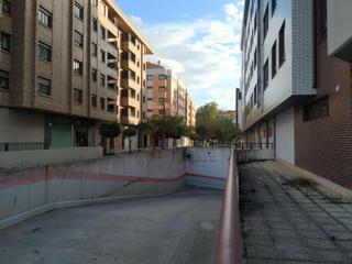 Aparcament cotxe a Universidad - Las Huelgas