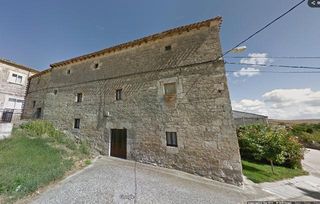 Casa a Merindad de Río Ubierna. Casa de pueblo con cochera y patio en villanueva de rio ubierna