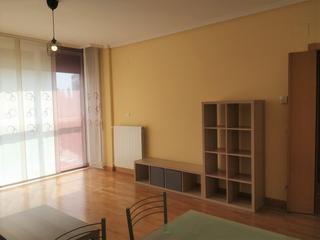 Lloguer Pis a Universidad - Las Huelgas. Piso en alquiler de 3 habitaciones  para estudiantes en la zona