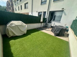 Duplex  Calle luis labin. Duplex en planta baja con terraza de 30 m orientada al este