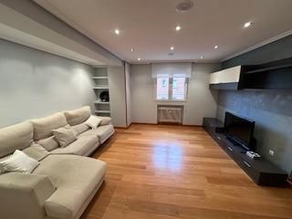 Miete Etagenwohnung in Avenida cantabria 69. Amplio piso reformado de av cantabria