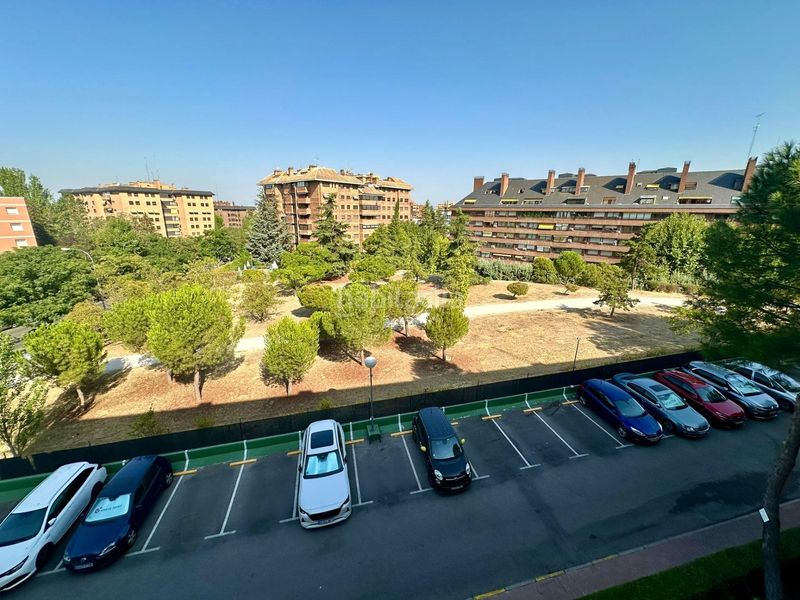 Foto 9de7df98-68e0-4839-b9bf-580b83da1a3e. Pis amb calefacció aparcament piscina a Mirasierra Madrid