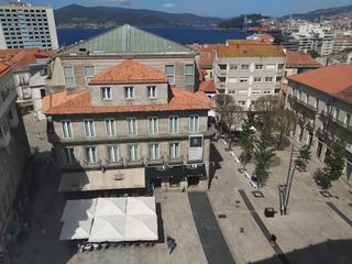 Rent Flat in Rúa abeleira menéndez 1. Piso en el casco vello.
