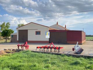 Mas à Villalpando. Gran oportunidad de negocio! casa, 2 naves y almacén a la venta