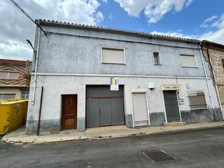 Casa a Corrales Del Vino. Casa en venta con 4 dormitorios y muchas posibilidades en corral