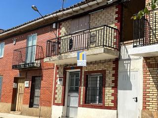 Casa a Villarrín de Campos. Casa para reformar en venta con patio y almacenes en villarrín d