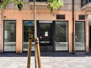Location Local commercial à Casco Antiguo. Local comercial en alquiler con aseo, oficina y archivo en zona