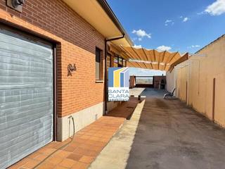 Casa a Moraleja del Vino. Casa en venta con 3 dormitorios, 2 baños, 2 garajes y patio en m