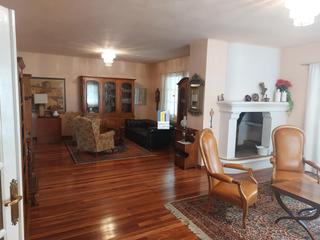 Casa a Morales del Vino. Casa en venta de 6 dormitorios, 4 baños, jardín y garaje en urb.