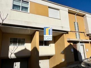 Casa adossada a Monfarracinos. Chalet adosado en venta con 3 dormitorios, garaje y patio en mon