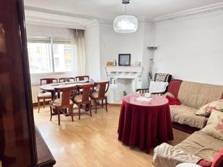 Piso en Pea Trevinca. Piso en venta con 3 dormitorios, patio y garaje en zona pea tre