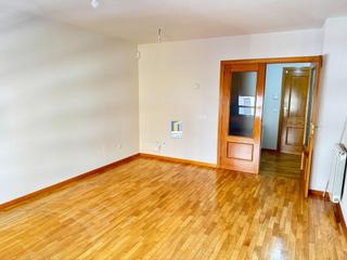Pis a Peña Trevinca. Piso en venta de 3 dormitorios, 2 baños, plaza de garaje y trast