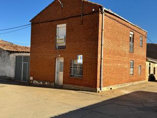 Casa a Manganeses de la Lampreana. Casa en venta con patio y almacén independiente en manganeses de