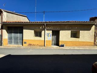Casa in Tábara. Casa en venta con 3 dormitorios, patio y almacén en tábara zamor