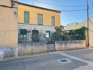 Maison à Villalpando. Casa en venta de 5 dormitorios y amplio jardín en villalpando, z