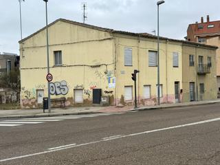 Maison à San Isidro - Espíritu Santo. Casa en venta para rehabilitar de dos plantas en zona las vegas,