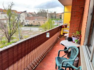 Pis a San Lázaro. Piso en venta de 3 dormitorios, terraza y garaje cerrado en zona