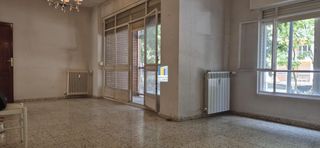 Flat in Las Viñas. Piso en venta de 4 dormitorios y 2 baños en zona tres cruces, za