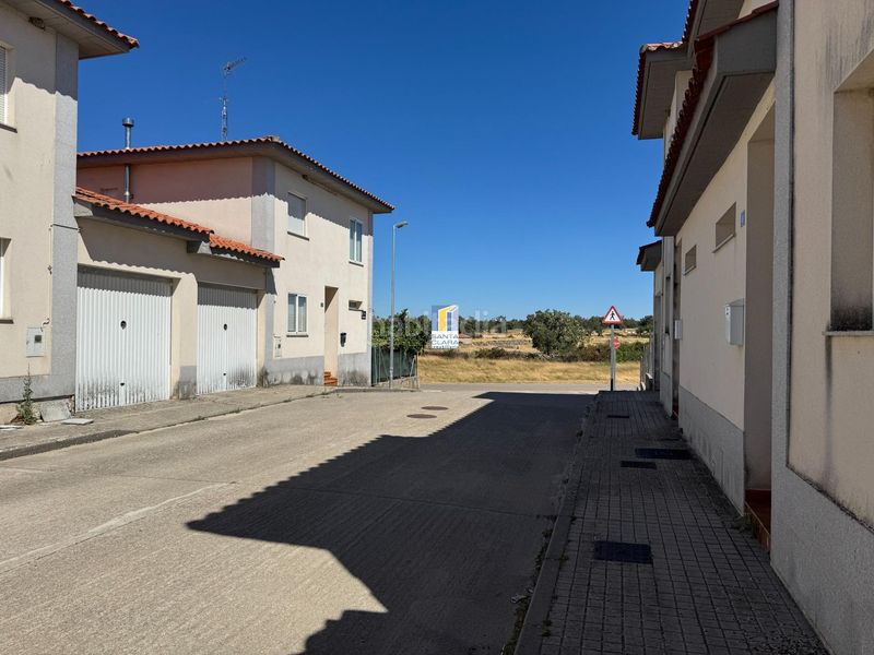 Foto 1544e9da-a326-4afe-92af-46f090cbc190. Casa adossada amb calefacció aparcament a Bermillo de Sayago