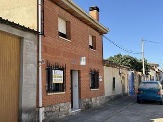 Casa a Montamarta. Casa en venta con 3 dormitorios y patio en montamarta zamora